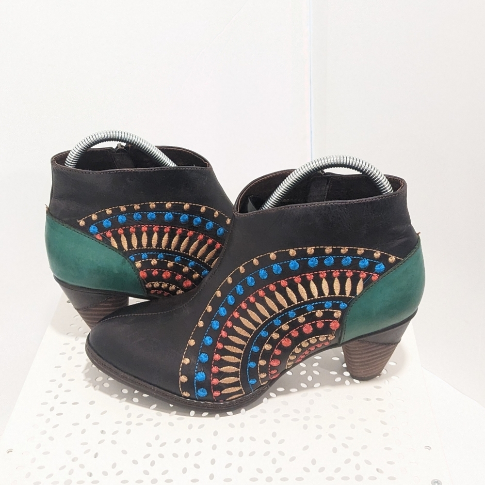 L ' artiste Rhapsody leather boots
